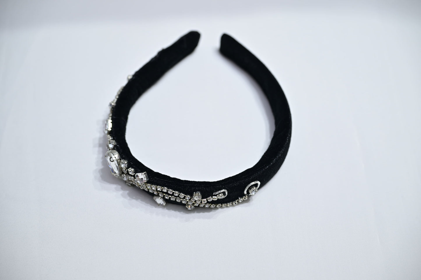 Black Crystal & Pearl Hair Band – Elegant Headband for Girls
